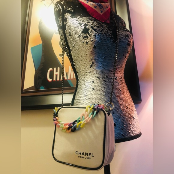 Auth. CHANEL Restyled Square White & Black Crossbody/Handbag from Cosmetic Case - Picture 3 of 16